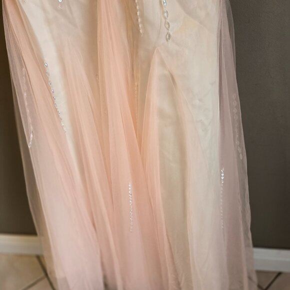 Prom gown or bridal gown. - Picture 5 of 11